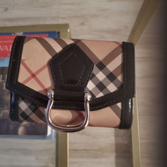AUTHENTIC VINTAGE BURBERRY WALLET BIFOLD WALLET (MINOR FLAW) - Picture 1 of 5